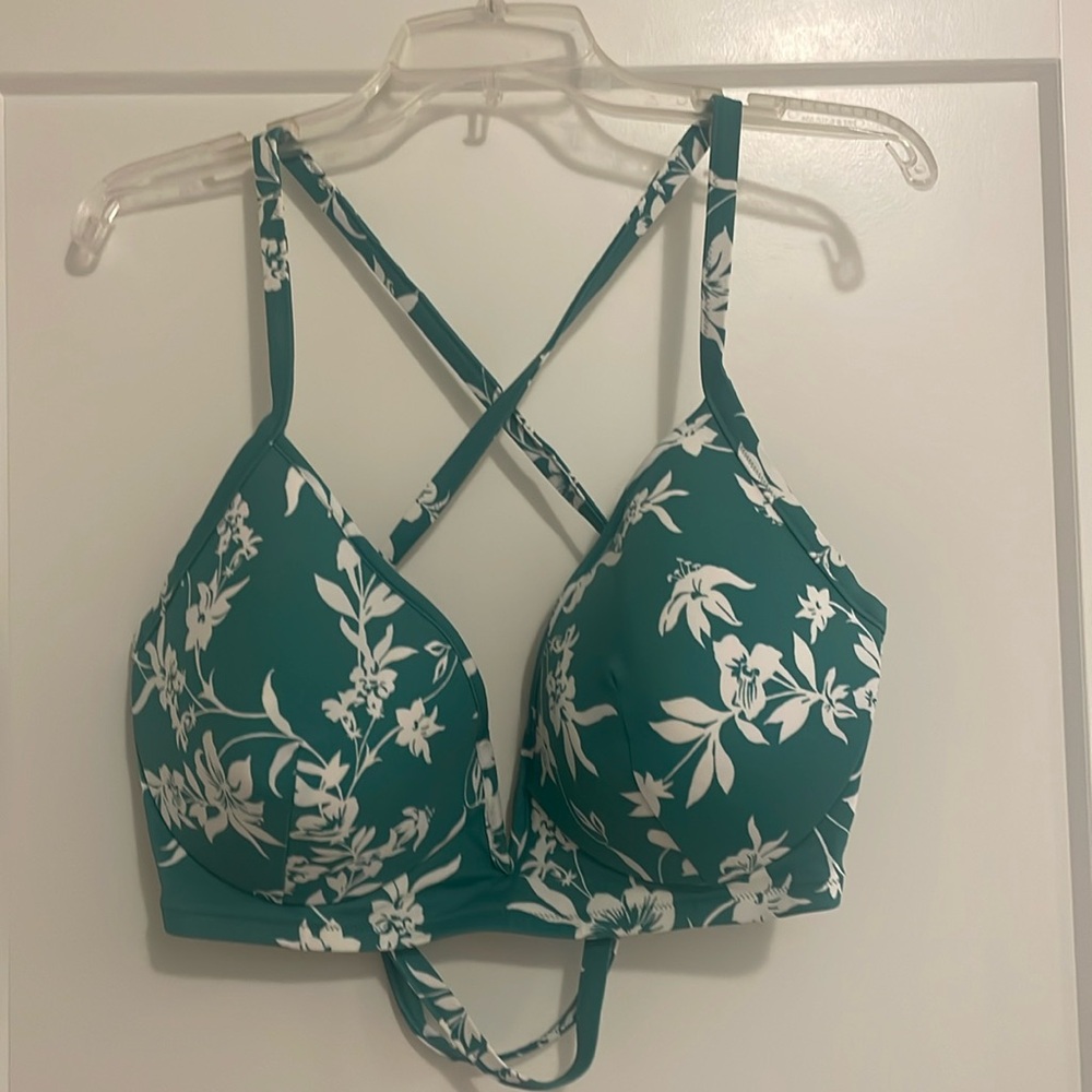 Shade & Shore criss-cross tie-back bikini top.